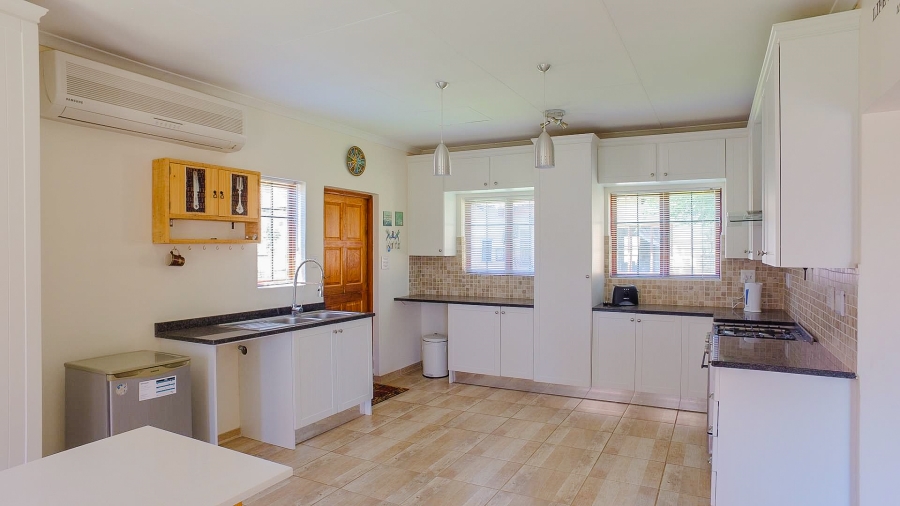 To Let 3 Bedroom Property for Rent in The Coves North West
